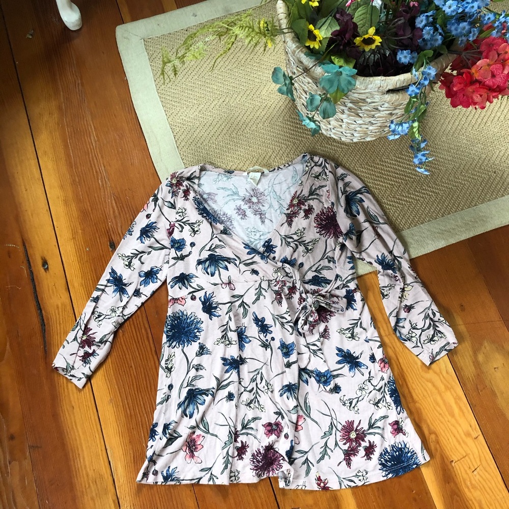 H&M Maternity S floral wrap blouse top pink v-neck